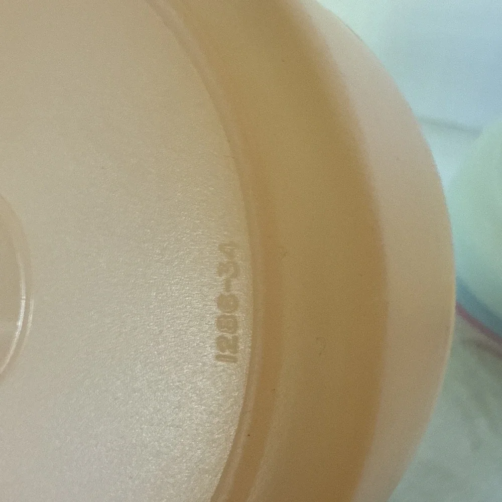 Set of 5 Tupperware Little Wonders 1286-14  Pastel Colors W/‎ 2 Lids 6 Oz